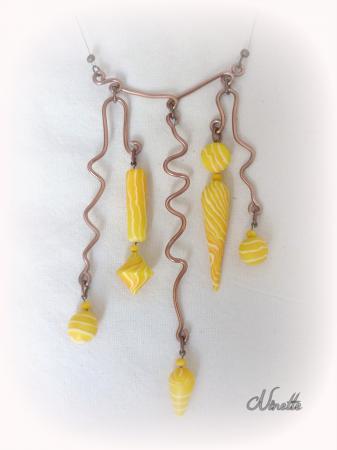 Collier pendants jaune transparent et wire