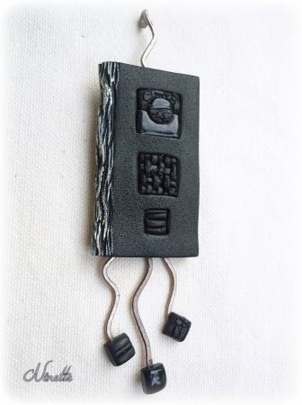 Pendentif noir rectangle et wire