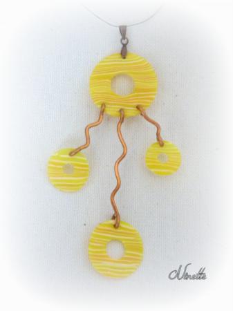 Pendentif 3 couronnes jaunes