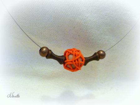 Collier perle rouge clay-gun