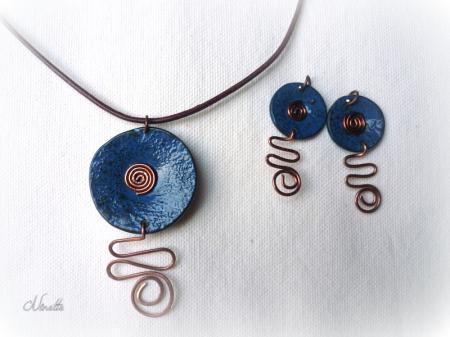 Pendentif et BO bleux - wire spirales
